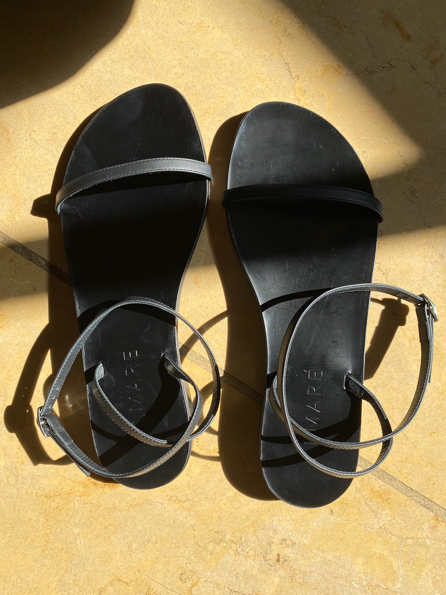 RAVELLO BLACK