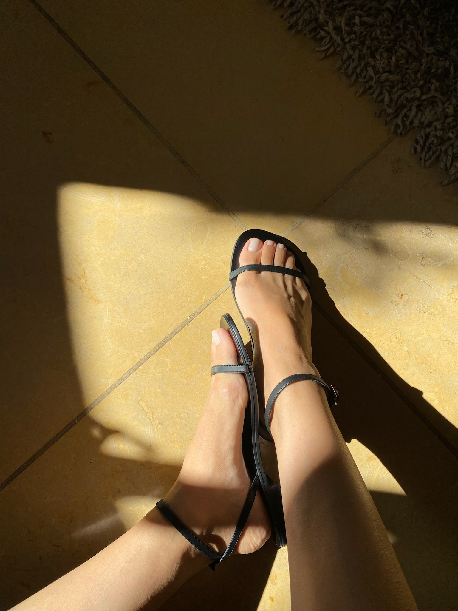 RAVELLO BLACK