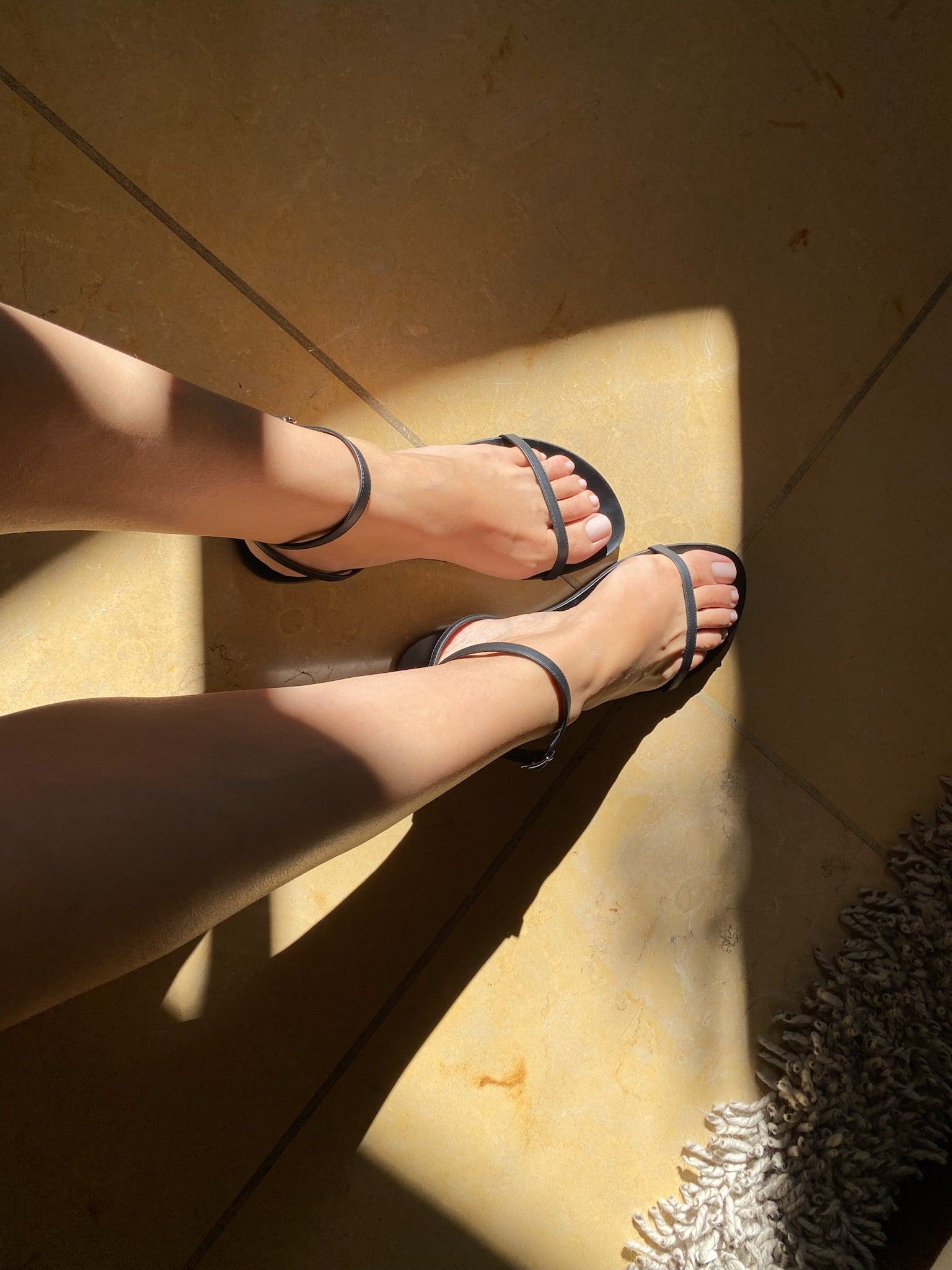 RAVELLO BLACK
